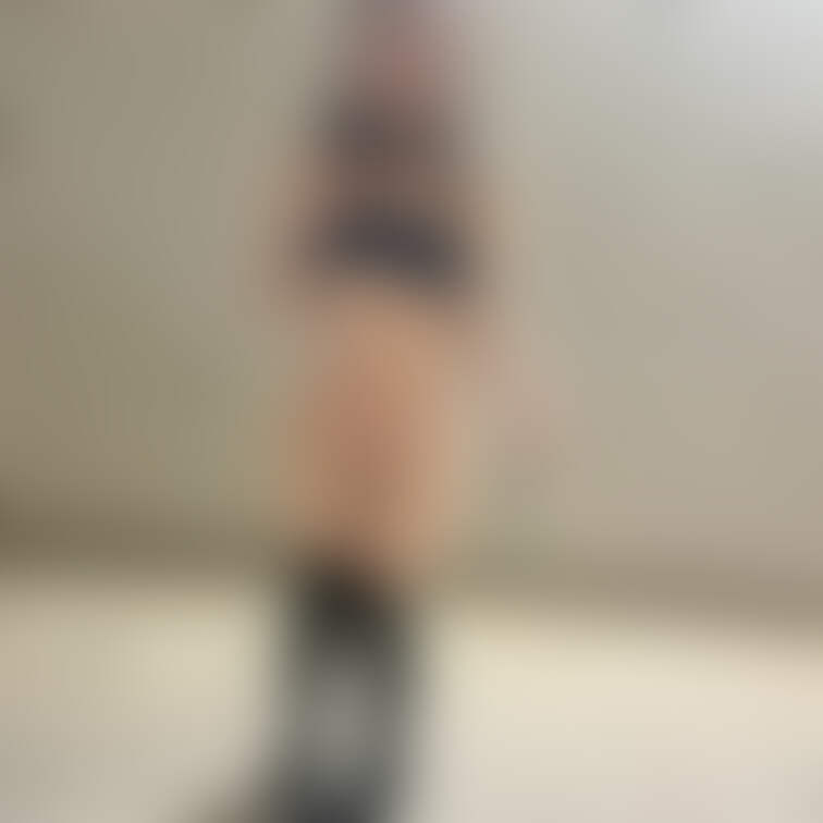 Xの続きです🧡黒猫コスプレで露出お散歩😖🧡コート脱いじゃいました😖🧡ご主人様どこ？？🧡🧡🧡 

💋私と直接連絡先を交