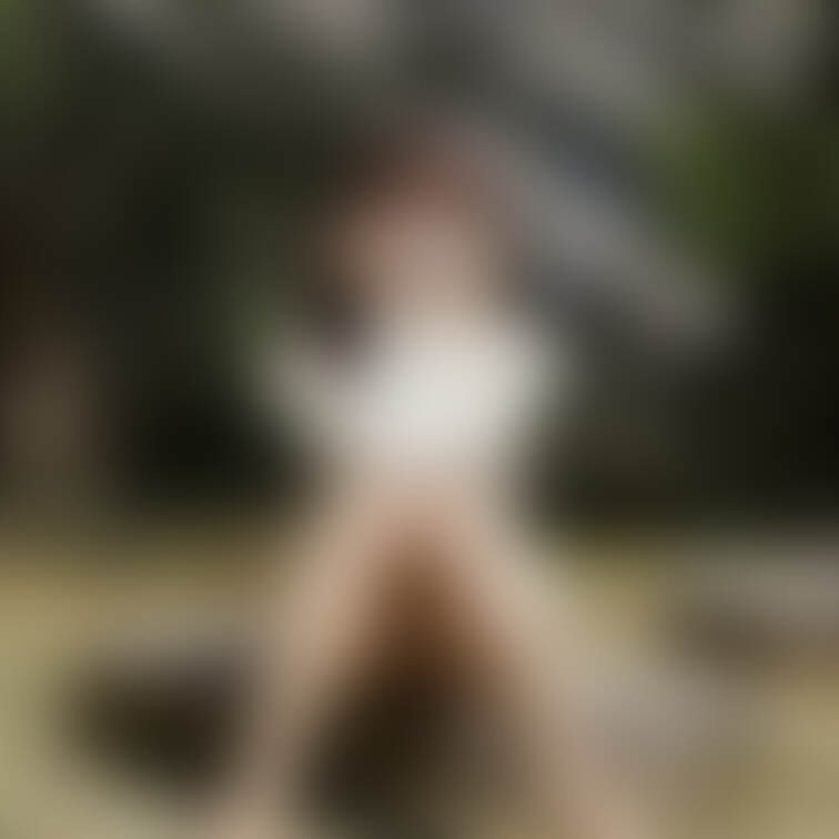 ぱんちら♡明日は新幹線でぱんちらサービスでわざとスカートめくれた状態で座席座ってみよーかな…なーんて🫣