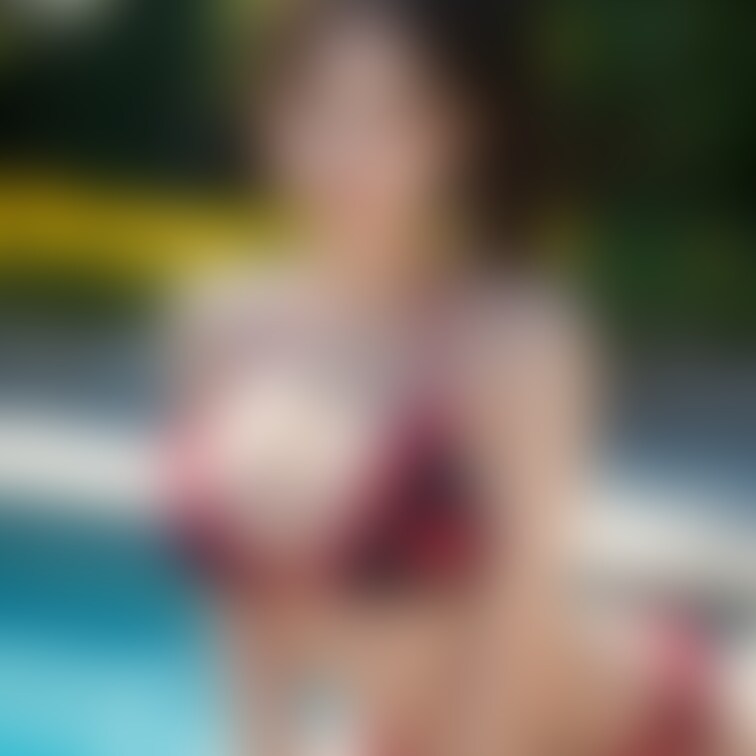 水着より髪型に注目！
リボンが可愛い😍