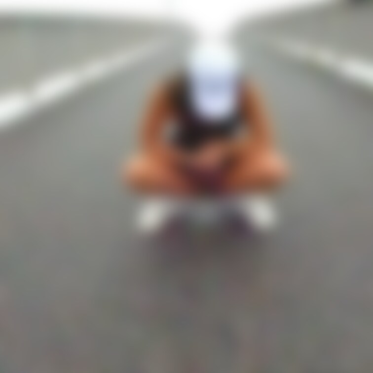 【長い歩道橋露撮②】
小雨ぱらつく朝もこの時期なら元気にお散歩😄🎶
○○が見つからずど真ん中でしてみました🤭
最後