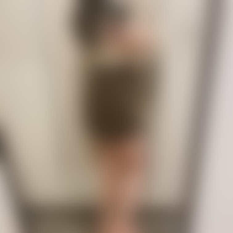 今日はミニスカ履いて仕事行っちゃった🌻💖やばいやばい🤭
みなさん金曜日はなにして過ごしてますか？♡♡✨