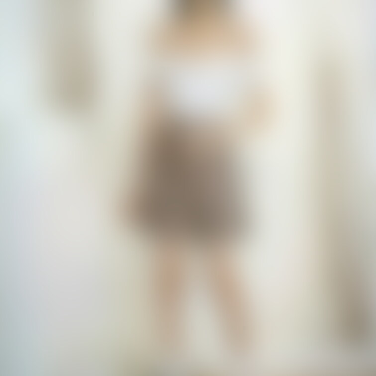 オフショルって、なんだか色っぽいイメージ。 チェック柄のスカートで少し印象を変えてみました。