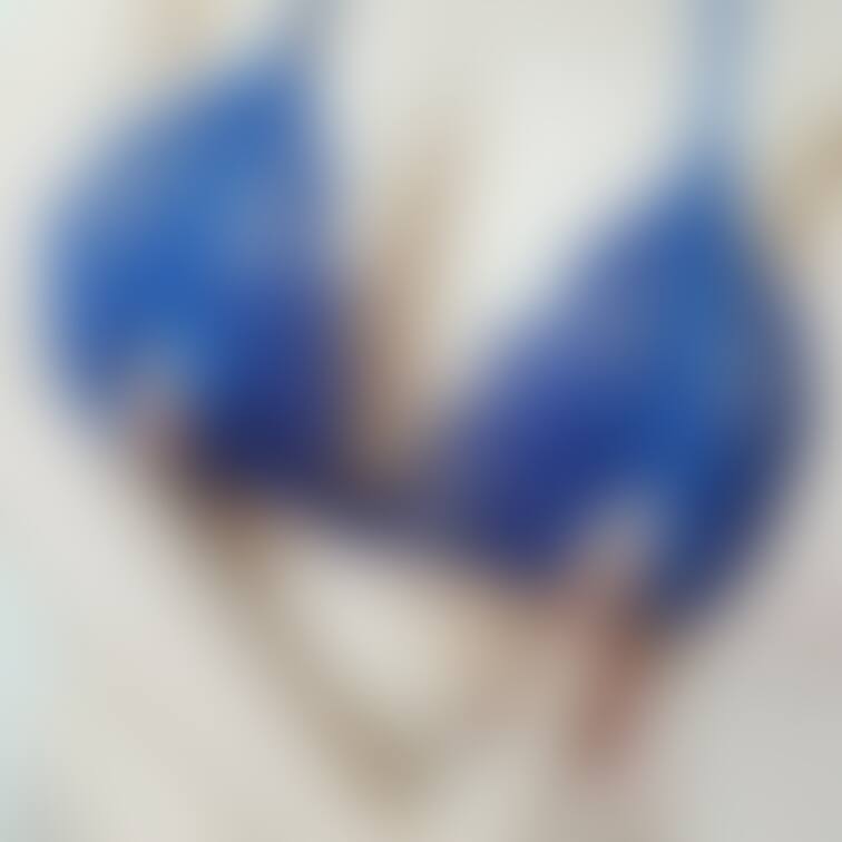 だいぶ前に撮った写真🩵
乳首だけ見えてる(〃∇〃)
