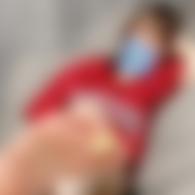 [SNS過去投稿] 3枚
①はい、あーーんって口あけて？
一日歩いた足裏だよ🤭
②んー、私の舐めかけ食べれる人いる
