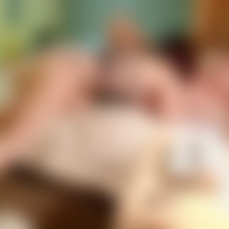 旦那くんも女子2人に攻められて楽しそう😚