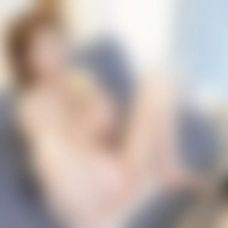 昨日のシーンの別アングル。りりの全裸パーティー兼公開撮影での一枚です。アイドルとしてファンの前でこんなポーズで歌ってもら