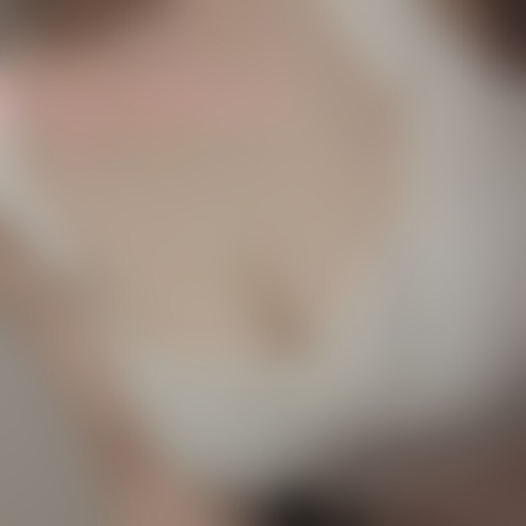 以前投稿した白の下着をリクエストされたので🤭
白は清楚なイメージだから恥ずかしいんだよな〜🫣😳
動画も観てね🫣🤭