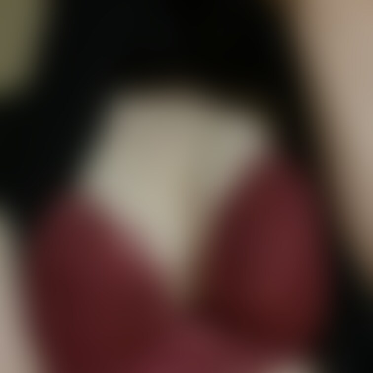 先日、下着購入希望の方からのDMをいただいたので、妻に新しい下着をプレゼントしました。が、下は遅れての到着とのことでまず