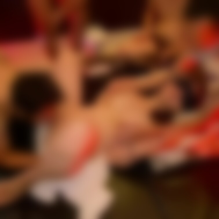 利きちん○成功したのでみんなからの祝福です。

#人妻
#素人
#寝取られ
#NTR
#他人棒
#3P
