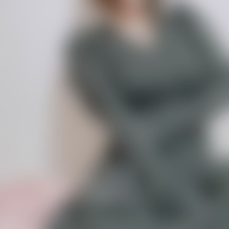 ［通常＆玄人］私服デカ尻下品ポーズでお○んこアピ

このタイツ形がすけべすぎる。
5枚目のガキパンツはおまけです🧸