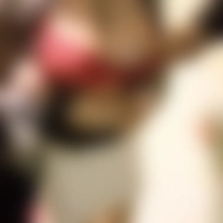 ♥️露出♥️３人の男性に襲われる

館内でライトの当たる場所があった
その場所に彼女に立つように指示した
すぐに