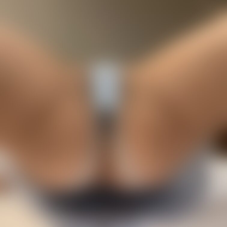 どぉ、、、
黒いからぁ、、良く透けて、、見えるかなぁ、、、
いやらしい、、びらびらのぉ、、オ◯ンコ。。。