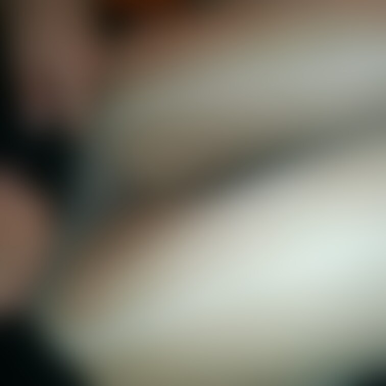 アイコンの写真の続き（その２）です。
就職を迷うJDにリクルートスーツで撮影させてもらいました。
光沢パンストでした