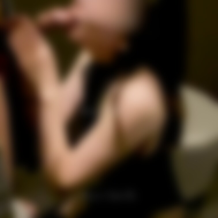 鏡の前でフェラ🪞💓エロすぎてびちょびちょになっちゃう🍑もっと咥えさせて、？