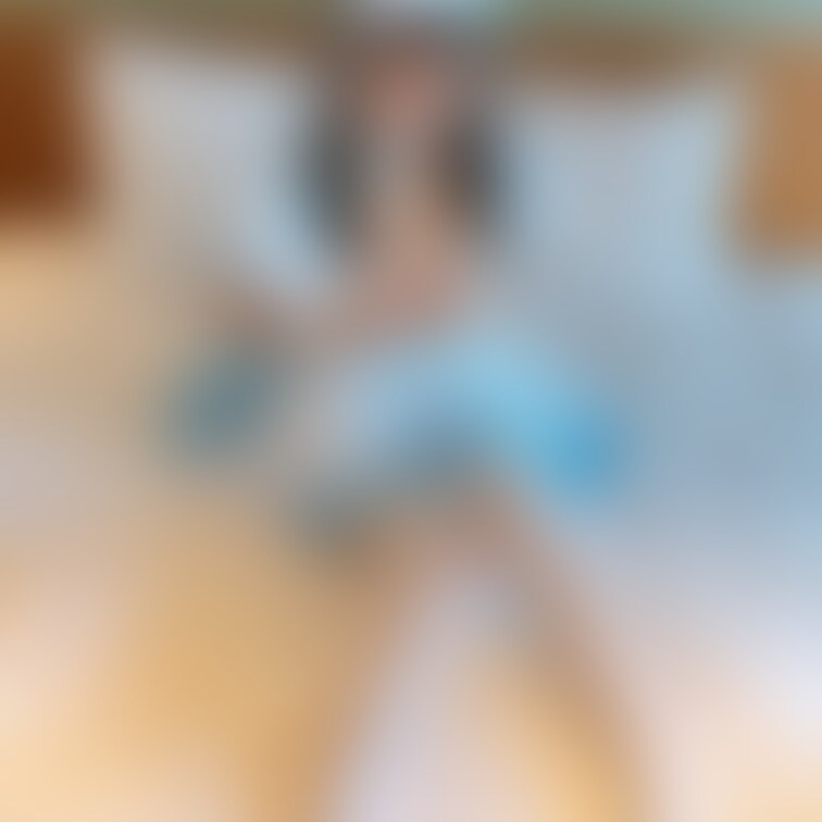 『ノーパンのスカートの中を見せてくれる従順なメイドさん』の写真詰め合わせです🤍

メイドだから言われたことは何でも応