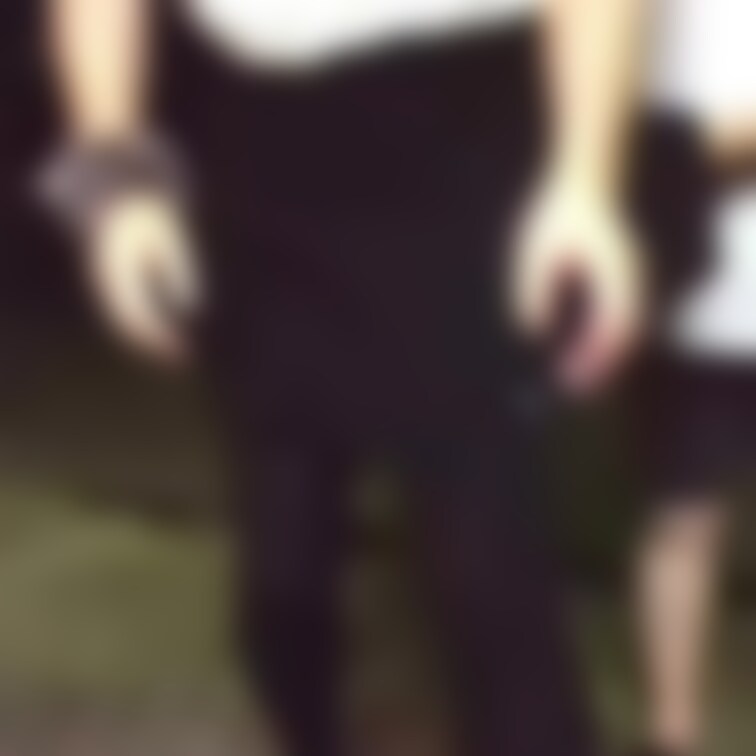 公園に変態くん達がいっぱいいたので、少し散歩してたらチ○ンに遭ってしまいました！
複数の方に代わる代わるお触りされちゃ
