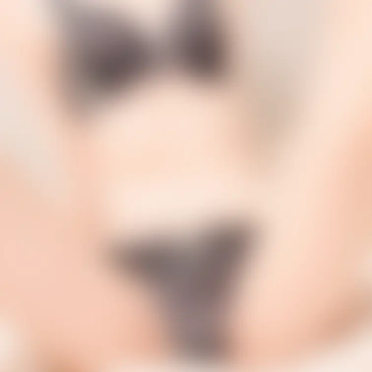 M字開脚💕両足掴んでおちんちん擦り付けてくれる人はハート押して教えてね🤭💕