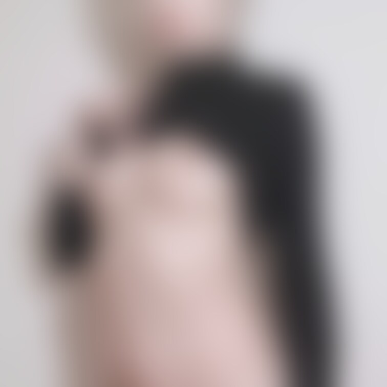 【黒リブニット】リブニットの季節になってまいりました❄️
リブニットお好きですか？
私はおっぱいの形が綺麗に見えるの