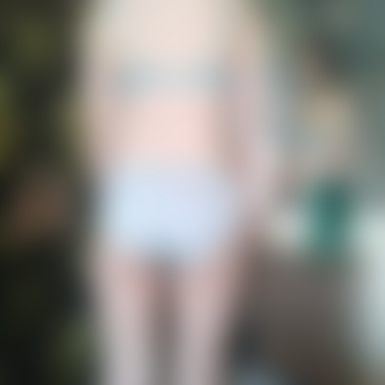 下着姿の写真です。