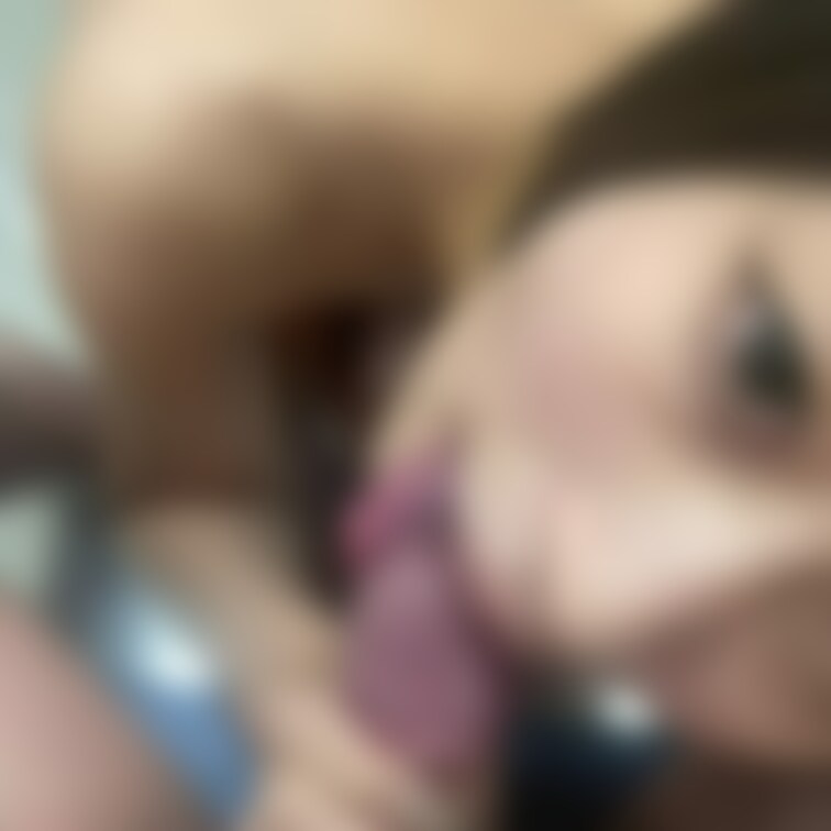 ギンギンです❗️笑
いつも球からアナルまで、どこでも舐め尽くして求めてくる可愛い子😍
ドSでゴリゴリ攻めちゃってます