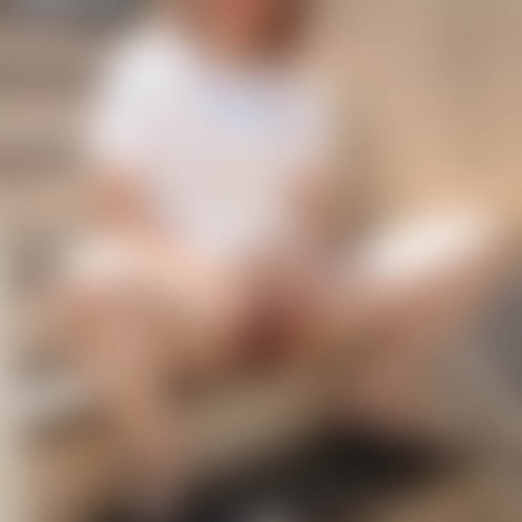 【Premium model】#001_RIKAKO
「じょりわきセラピストさんの野外放尿」（19/28ページ）
