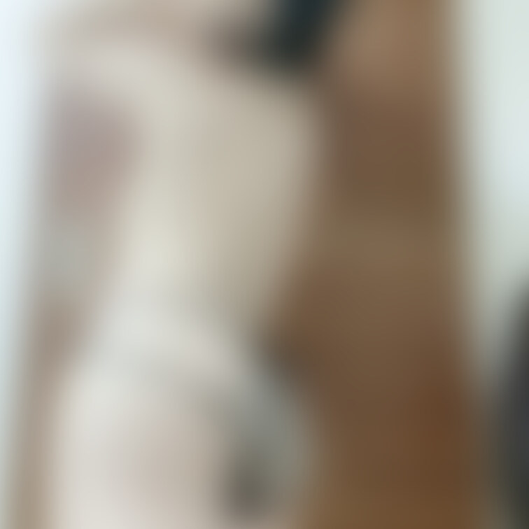 私の背中ってしっとりしてるん