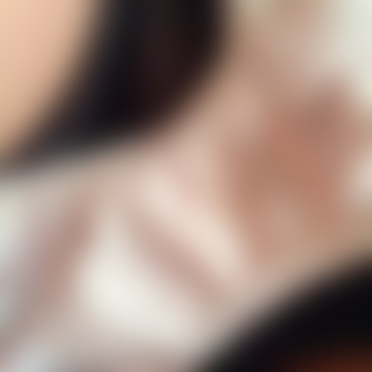 朝からムラムラしてて、膣トレ玉を挿入して出勤。
仕事中は入れているの忘れてた時もあったけど、椅子から立った時や座った時