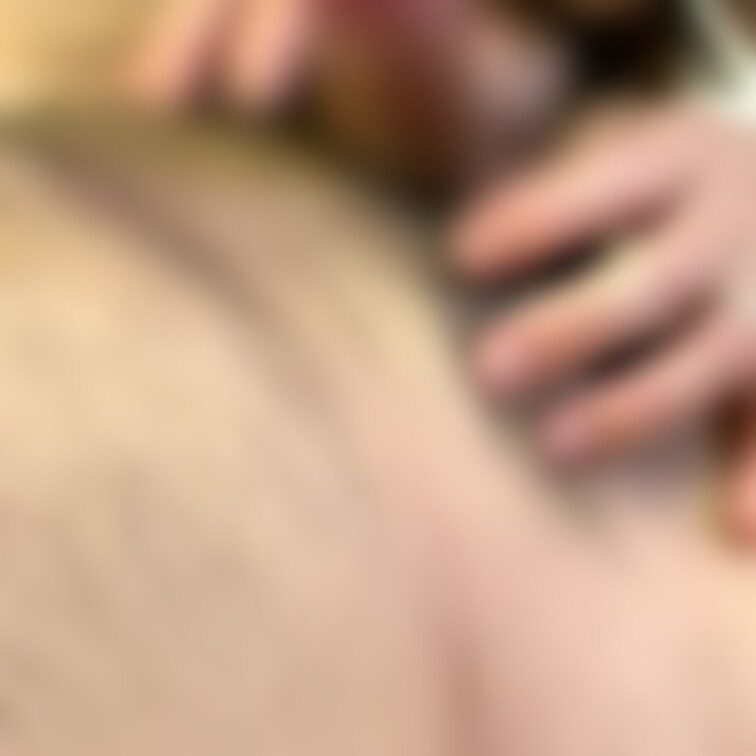 アナルをいじられながらもお気に入りさんのチン○を愛おしそうになめる妻ゆう。これ、かなりこのチン○にゾッコンなのわかります