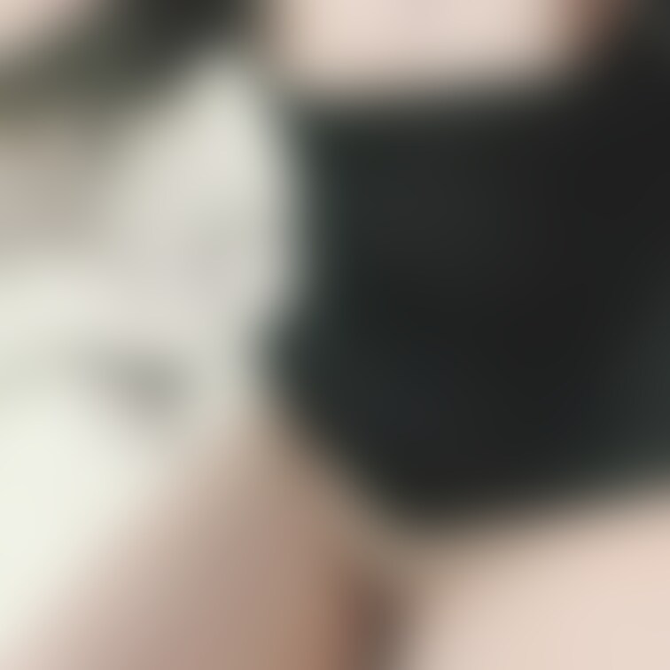 パイパンとちょっとだけ毛があるのどっちが好き？？
リクエストしてもらったオナ動画も投稿申請中なのでお楽しみに🥹