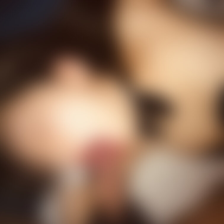 大きく口を広げ舌先で舐め回すスケベ妻