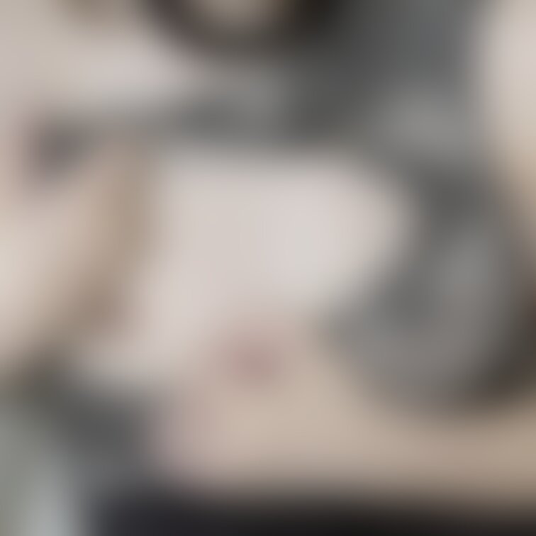 ちょっとだけ♡

顔半分隠すことを意識し過ぎて
乳首丸見えじゃん🥺笑