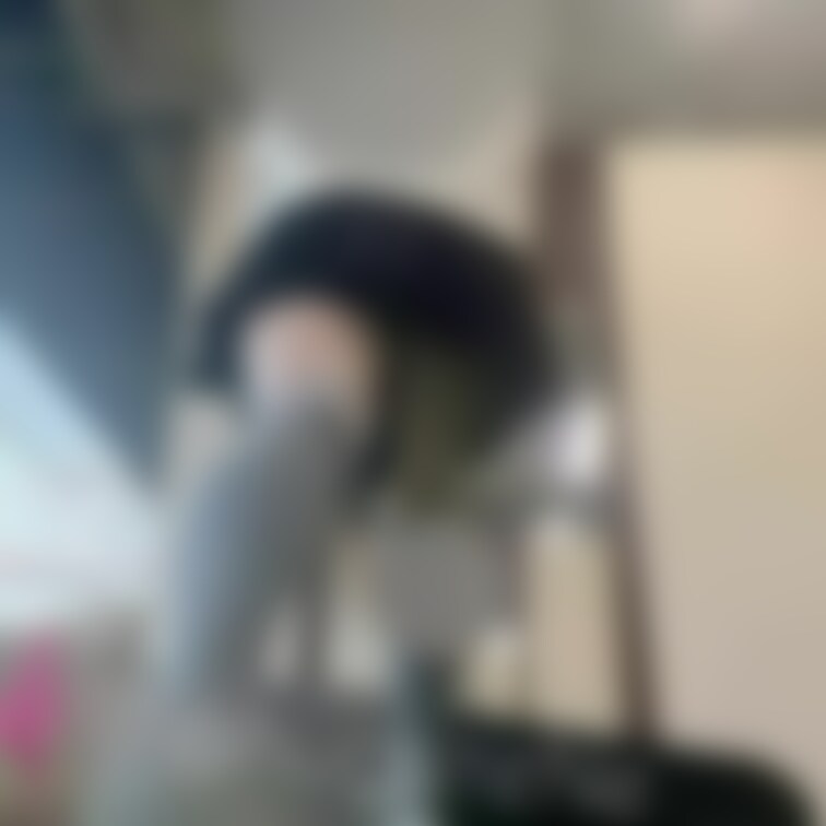 久しぶりのゴルフ練習🏌️‍♀️
まずはストレッチから💕

パンチラ写るかな？と思って、下からのアングルで撮影してみ