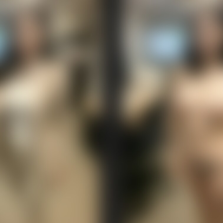 着衣と脱衣を並べた画像です。画像№1087
