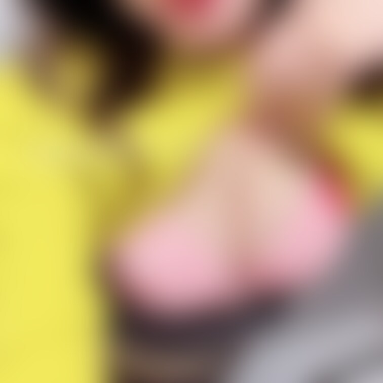 個室🚽でこんなイケナイ事までしちゃう人妻🌷💜本当はもっと過激な事までしちゃいたい…♥️