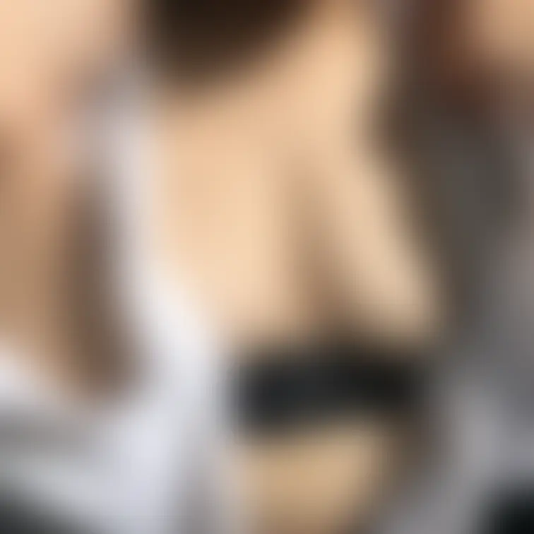 下から持ち上げてチラ見せです
多分ノーブラだと逆にみえないかもですね🌹