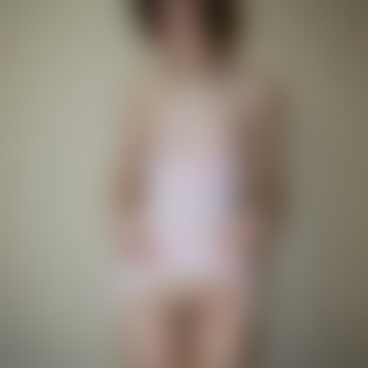 【サテンスリップと直穿きストッキングで誘惑…③】

お椀型のパンパンに張った美乳！
乳首も小さめでなんだかエロ過ぎ