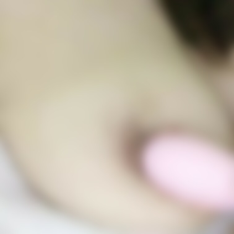 前に頂いた玩具で遊びました。
出産後、左の乳首がやや陥没してます。
吸い出してくれたらちゃんとぷっくりします。