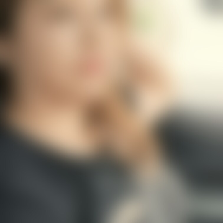 長男とドライブの車内写真と三男撮影のおっぱい写真です
おっぱい撮影の時にはショーツが濡れてきていました