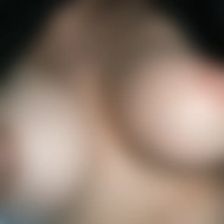 ママが上にいるからゴロンとして舐めてくれるかな?
下から舐められるの気持ちいいから好きなの