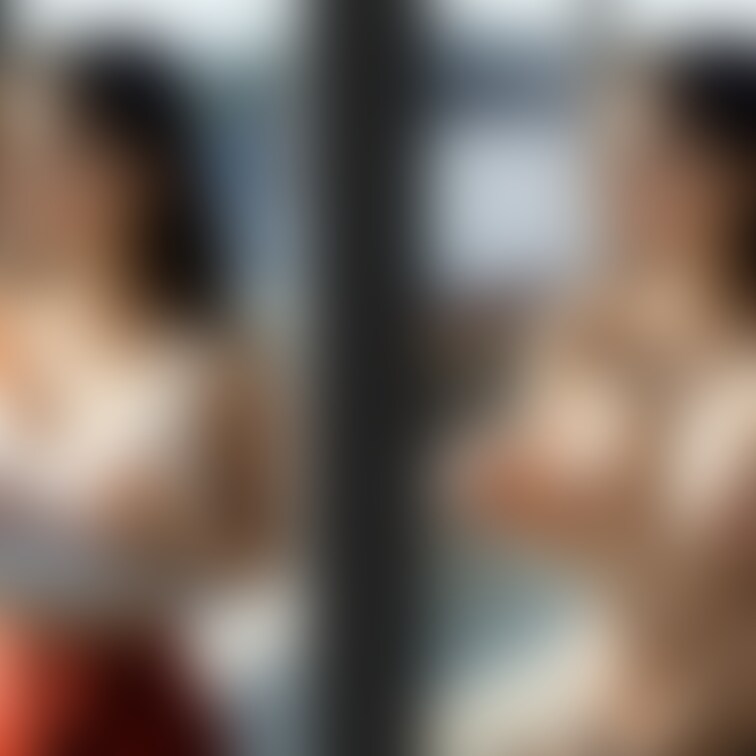 着衣と脱衣を並べた画像です。画像№600