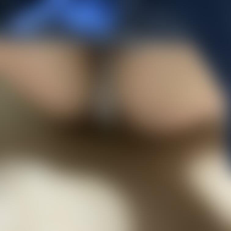 チラ見せ？大胆見せ？🤣
お尻と小さな胸❤️
胸は感度抜群です😍
正常位で乳首を舐められたら⤴️⤴️😍❤️❤️
