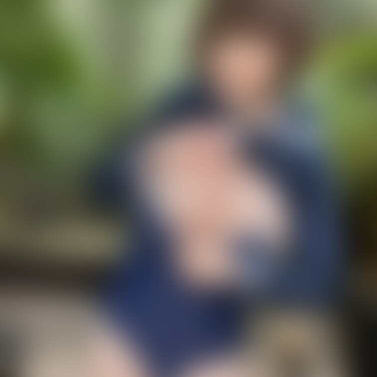 「服を脱いだら…爆乳水着、でした」

指を谷間に食い込ませて…ムギュっと強調！！！

※初公開日から一か月経過し