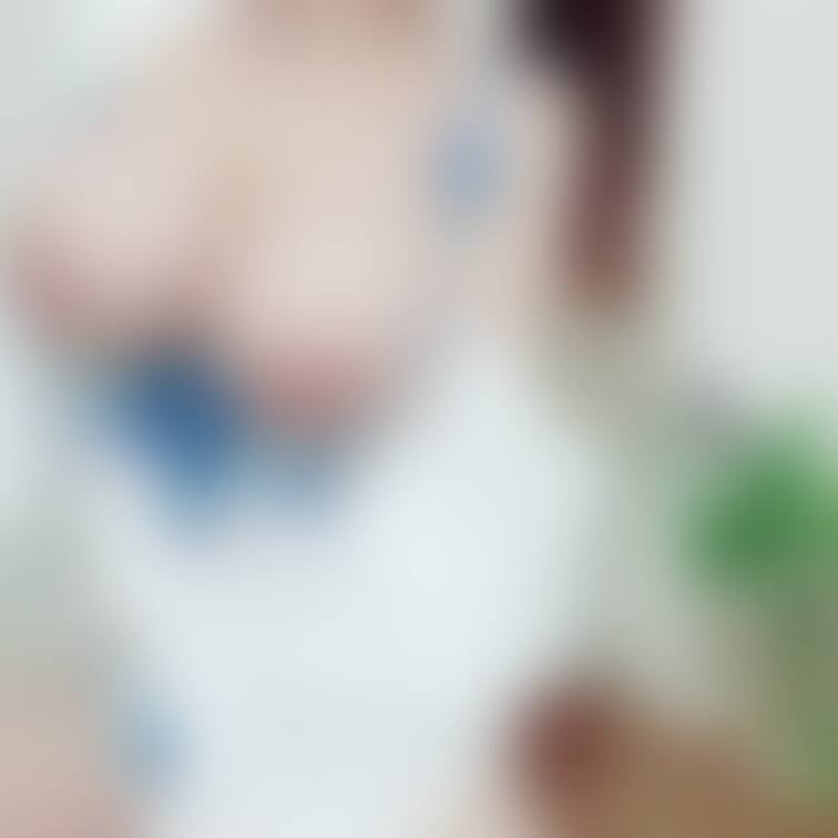 今日は水色の下着🩵
そして、レタスじゃないよ、ラナンキュラスだよ😂🥬✨
そして3枚目の乳首えっちだね笑