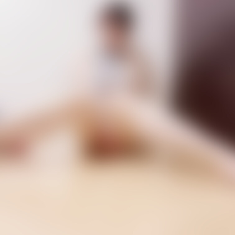 ⚠️ちょっと閲覧注意⚠️
女の子の日で、ナプキン見えててごめんなさい🙇‍♀️

童貞を殺すセーターでM字開脚✌️💓