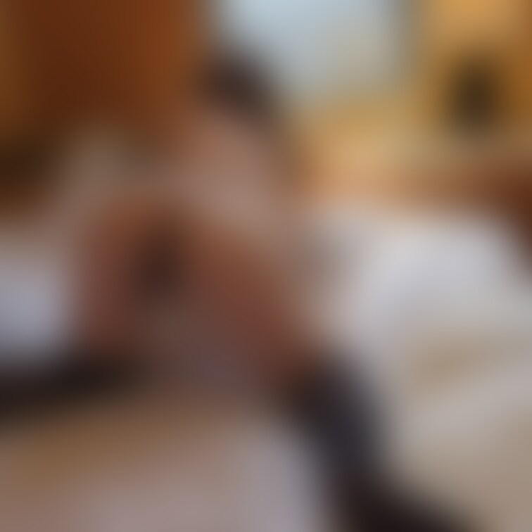 ゆいママが…デリヘル出勤中に撮影オプションで💦💦
生ちんぽを前に興奮MAX🍻
素股が、、、えっ入ってる❓
白昼堂々