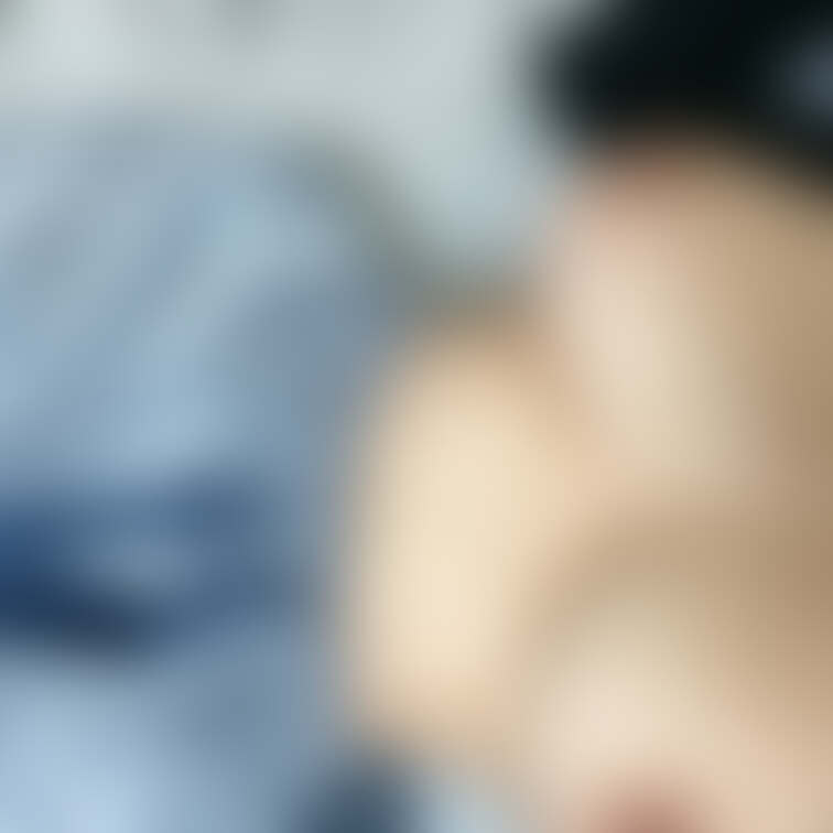 仰向けだとこんな感じに重力に逆らえなくなります