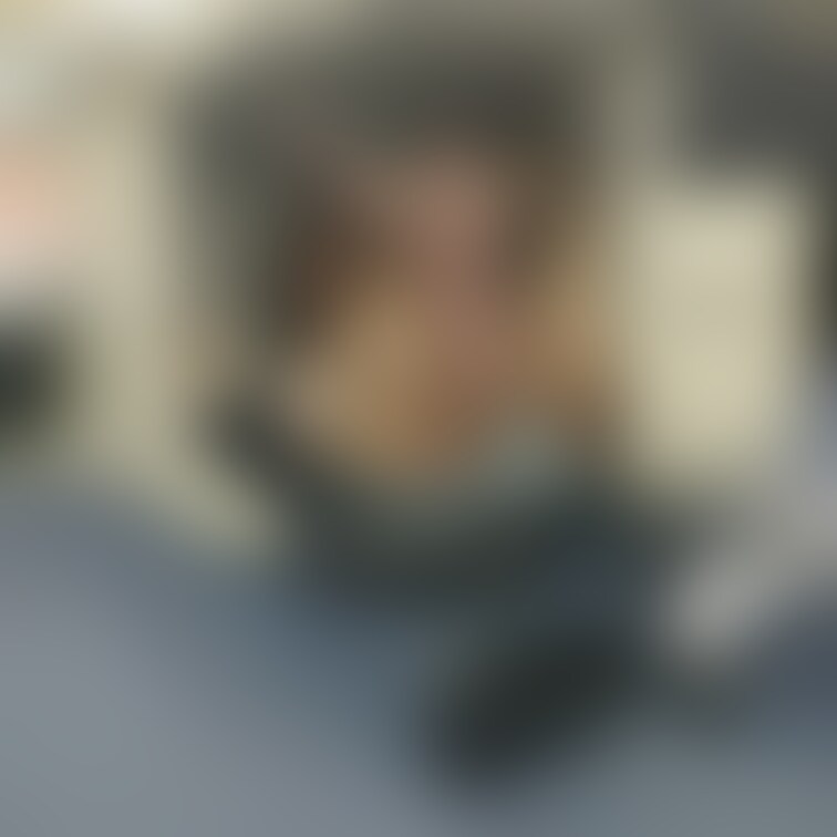 【お貢ぎ版】デスク下でスカートまくりあげて蒸れた下半身を撮影しました