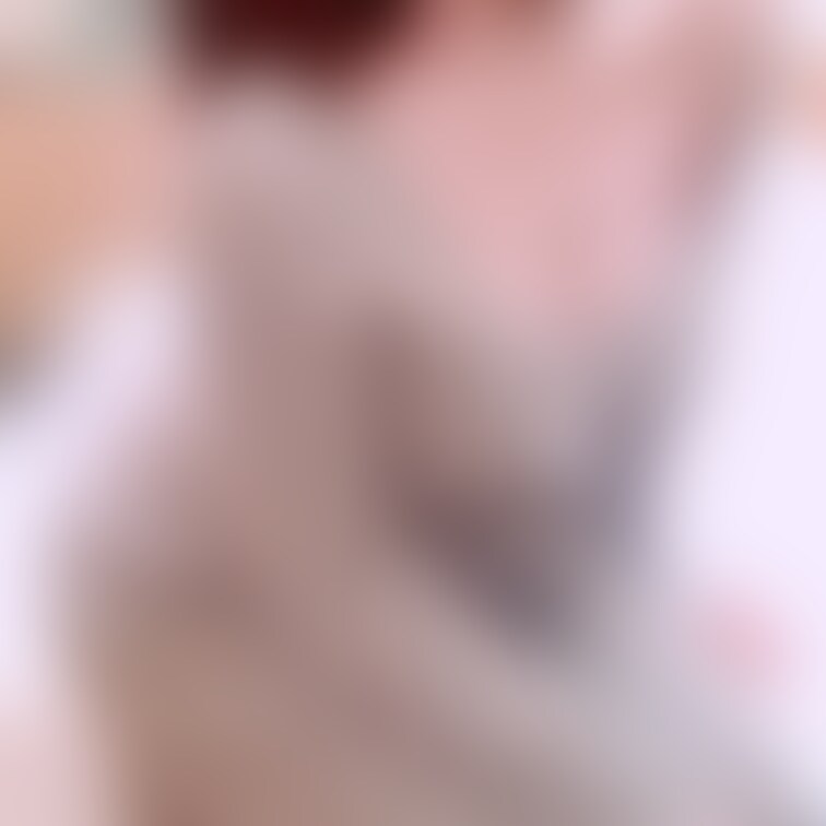 白いふくらみとデコルテが見えちゃうえっちなワンピース👗🥰