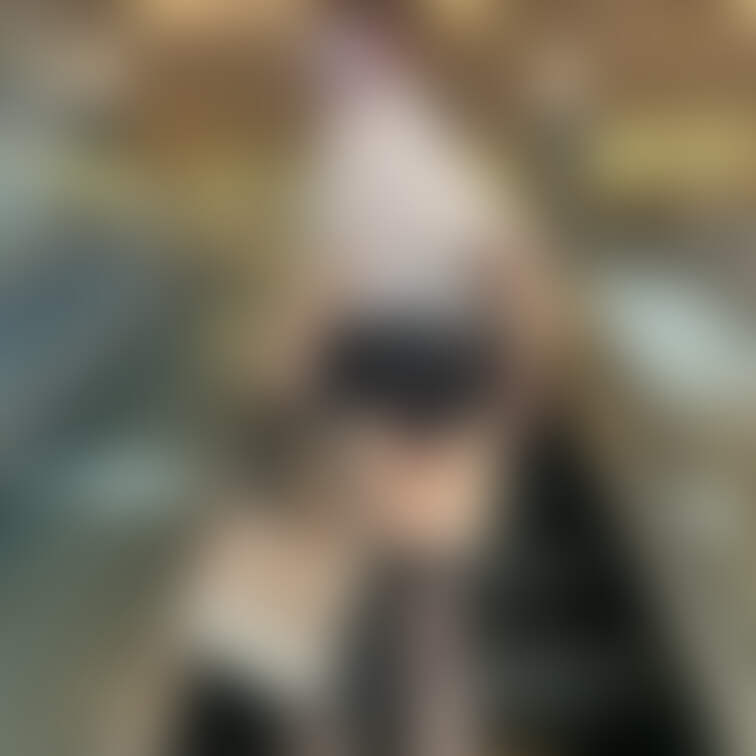 そして見せちゃう♡この場所がわかる人はもっと興奮しちゃうんじゃないかな？？
街中ど真ん中で外〜店内への開けたエスカレー