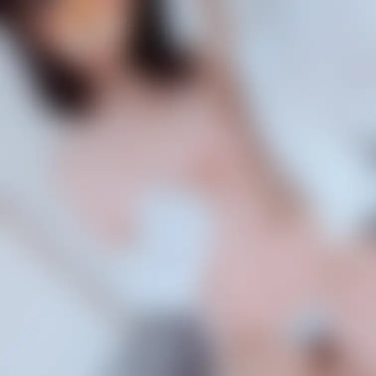おっぱい頑張って隠してるけど、よーく見ると…👀

、、やっぱり恥ずかしいからみちゃだめ(/ω＼)笑
